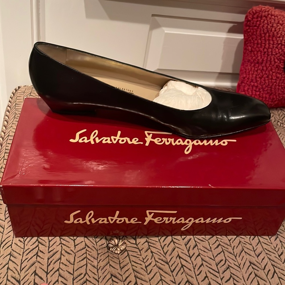 Salvatore Ferragamo Glass black flats size 11 AAAA (narrow)
